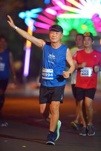 BIB: 400, 40994
                            <button type="button" onclick="openModal(13825255)" class="btn btn-primary btn-sm float-right btn-popup" data-toggle="modal" data-target=".modal-high-quality">
                        <i class="fas fa-shopping-cart"></i> Add to Cart
                    </button>
                                            <button type="button" onclick="isThisMe(13825255, true)" class="btn btn-success btn-sm float-right btn-popup btn-isme hidden" data-toggle="tooltip" data-placement="bottom" title="นี่คือรูปของคุณใช่ไหม คลิกที่นี่เพื่อเอาเข้าอัลบั้ม">
                        <i class="fas fa-plus"></i> Add to album
                    </button>
                    <button type="button" onclick="isThisMe(13825255, false)" class="btn btn-warning btn-sm float-right btn-popup btn-isnotme hidden">
                        <i class="fas fa-ban"></i> Remove from album
                    </button>