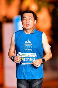 BIB: 021, 429, 42193
                            <button type="button" onclick="openModal(15589412)" class="btn btn-primary btn-sm float-right btn-popup" data-toggle="modal" data-target=".modal-high-quality">
                        <i class="fas fa-shopping-cart"></i> Add to Cart
                    </button>
                                            <button type="button" onclick="isThisMe(15589412, true)" class="btn btn-success btn-sm float-right btn-popup btn-isme hidden" data-toggle="tooltip" data-placement="bottom" title="นี่คือรูปของคุณใช่ไหม คลิกที่นี่เพื่อเอาเข้าอัลบั้ม">
                        <i class="fas fa-plus"></i> Add to album
                    </button>
                    <button type="button" onclick="isThisMe(15589412, false)" class="btn btn-warning btn-sm float-right btn-popup btn-isnotme hidden">
                        <i class="fas fa-ban"></i> Remove from album
                    </button>