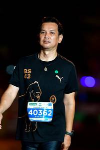 BIB: 4215, 40362
                            <button type="button" onclick="openModal(15592952)" class="btn btn-primary btn-sm float-right btn-popup" data-toggle="modal" data-target=".modal-high-quality">
                        <i class="fas fa-shopping-cart"></i> Add to Cart
                    </button>
                                            <button type="button" onclick="isThisMe(15592952, true)" class="btn btn-success btn-sm float-right btn-popup btn-isme hidden" data-toggle="tooltip" data-placement="bottom" title="นี่คือรูปของคุณใช่ไหม คลิกที่นี่เพื่อเอาเข้าอัลบั้ม">
                        <i class="fas fa-plus"></i> Add to album
                    </button>
                    <button type="button" onclick="isThisMe(15592952, false)" class="btn btn-warning btn-sm float-right btn-popup btn-isnotme hidden">
                        <i class="fas fa-ban"></i> Remove from album
                    </button>