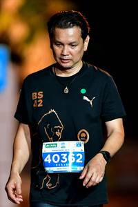 BIB: 421, 40362, 016
                            <button type="button" onclick="openModal(15592963)" class="btn btn-primary btn-sm float-right btn-popup" data-toggle="modal" data-target=".modal-high-quality">
                        <i class="fas fa-shopping-cart"></i> Add to Cart
                    </button>
                                            <button type="button" onclick="isThisMe(15592963, true)" class="btn btn-success btn-sm float-right btn-popup btn-isme hidden" data-toggle="tooltip" data-placement="bottom" title="นี่คือรูปของคุณใช่ไหม คลิกที่นี่เพื่อเอาเข้าอัลบั้ม">
                        <i class="fas fa-plus"></i> Add to album
                    </button>
                    <button type="button" onclick="isThisMe(15592963, false)" class="btn btn-warning btn-sm float-right btn-popup btn-isnotme hidden">
                        <i class="fas fa-ban"></i> Remove from album
                    </button>