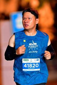 BIB: 42195, 41820
                            <button type="button" onclick="openModal(15587955)" class="btn btn-primary btn-sm float-right btn-popup" data-toggle="modal" data-target=".modal-high-quality">
                        <i class="fas fa-shopping-cart"></i> Add to Cart
                    </button>
                                            <button type="button" onclick="isThisMe(15587955, true)" class="btn btn-success btn-sm float-right btn-popup btn-isme hidden" data-toggle="tooltip" data-placement="bottom" title="นี่คือรูปของคุณใช่ไหม คลิกที่นี่เพื่อเอาเข้าอัลบั้ม">
                        <i class="fas fa-plus"></i> Add to album
                    </button>
                    <button type="button" onclick="isThisMe(15587955, false)" class="btn btn-warning btn-sm float-right btn-popup btn-isnotme hidden">
                        <i class="fas fa-ban"></i> Remove from album
                    </button>