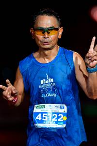 BIB: 42195, 45122, 0348
                            <button type="button" onclick="openModal(15588940)" class="btn btn-primary btn-sm float-right btn-popup" data-toggle="modal" data-target=".modal-high-quality">
                        <i class="fas fa-shopping-cart"></i> Add to Cart
                    </button>
                                            <button type="button" onclick="isThisMe(15588940, true)" class="btn btn-success btn-sm float-right btn-popup btn-isme hidden" data-toggle="tooltip" data-placement="bottom" title="นี่คือรูปของคุณใช่ไหม คลิกที่นี่เพื่อเอาเข้าอัลบั้ม">
                        <i class="fas fa-plus"></i> Add to album
                    </button>
                    <button type="button" onclick="isThisMe(15588940, false)" class="btn btn-warning btn-sm float-right btn-popup btn-isnotme hidden">
                        <i class="fas fa-ban"></i> Remove from album
                    </button>
