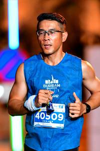 BIB: 40509
                            <button type="button" onclick="openModal(15590678)" class="btn btn-primary btn-sm float-right btn-popup" data-toggle="modal" data-target=".modal-high-quality">
                        <i class="fas fa-shopping-cart"></i> Add to Cart
                    </button>
                                            <button type="button" onclick="isThisMe(15590678, true)" class="btn btn-success btn-sm float-right btn-popup btn-isme hidden" data-toggle="tooltip" data-placement="bottom" title="นี่คือรูปของคุณใช่ไหม คลิกที่นี่เพื่อเอาเข้าอัลบั้ม">
                        <i class="fas fa-plus"></i> Add to album
                    </button>
                    <button type="button" onclick="isThisMe(15590678, false)" class="btn btn-warning btn-sm float-right btn-popup btn-isnotme hidden">
                        <i class="fas fa-ban"></i> Remove from album
                    </button>