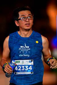 BIB: 42195, 42334, 0326
                            <button type="button" onclick="openModal(15586706)" class="btn btn-primary btn-sm float-right btn-popup" data-toggle="modal" data-target=".modal-high-quality">
                        <i class="fas fa-shopping-cart"></i> Add to Cart
                    </button>
                                            <button type="button" onclick="isThisMe(15586706, true)" class="btn btn-success btn-sm float-right btn-popup btn-isme hidden" data-toggle="tooltip" data-placement="bottom" title="นี่คือรูปของคุณใช่ไหม คลิกที่นี่เพื่อเอาเข้าอัลบั้ม">
                        <i class="fas fa-plus"></i> Add to album
                    </button>
                    <button type="button" onclick="isThisMe(15586706, false)" class="btn btn-warning btn-sm float-right btn-popup btn-isnotme hidden">
                        <i class="fas fa-ban"></i> Remove from album
                    </button>