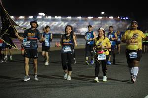 BIB: 7524, 46542, 43358
                            <button type="button" onclick="openModal(15271559)" class="btn btn-primary btn-sm float-right btn-popup" data-toggle="modal" data-target=".modal-high-quality">
                        <i class="fas fa-shopping-cart"></i> Add to Cart
                    </button>
                                            <button type="button" onclick="isThisMe(15271559, true)" class="btn btn-success btn-sm float-right btn-popup btn-isme hidden" data-toggle="tooltip" data-placement="bottom" title="นี่คือรูปของคุณใช่ไหม คลิกที่นี่เพื่อเอาเข้าอัลบั้ม">
                        <i class="fas fa-plus"></i> Add to album
                    </button>
                    <button type="button" onclick="isThisMe(15271559, false)" class="btn btn-warning btn-sm float-right btn-popup btn-isnotme hidden">
                        <i class="fas fa-ban"></i> Remove from album
                    </button>