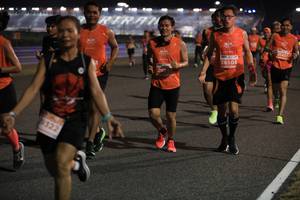 BIB: 21457, 26505, 9322
                            <button type="button" onclick="openModal(15275806)" class="btn btn-primary btn-sm float-right btn-popup" data-toggle="modal" data-target=".modal-high-quality">
                        <i class="fas fa-shopping-cart"></i> Add to Cart
                    </button>
                                            <button type="button" onclick="isThisMe(15275806, true)" class="btn btn-success btn-sm float-right btn-popup btn-isme hidden" data-toggle="tooltip" data-placement="bottom" title="นี่คือรูปของคุณใช่ไหม คลิกที่นี่เพื่อเอาเข้าอัลบั้ม">
                        <i class="fas fa-plus"></i> Add to album
                    </button>
                    <button type="button" onclick="isThisMe(15275806, false)" class="btn btn-warning btn-sm float-right btn-popup btn-isnotme hidden">
                        <i class="fas fa-ban"></i> Remove from album
                    </button>