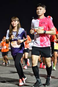 BIB: 28570
                            <button type="button" onclick="openModal(14477463)" class="btn btn-primary btn-sm float-right btn-popup" data-toggle="modal" data-target=".modal-high-quality">
                        <i class="fas fa-shopping-cart"></i> Add to Cart
                    </button>
                                            <button type="button" onclick="isThisMe(14477463, true)" class="btn btn-success btn-sm float-right btn-popup btn-isme hidden" data-toggle="tooltip" data-placement="bottom" title="นี่คือรูปของคุณใช่ไหม คลิกที่นี่เพื่อเอาเข้าอัลบั้ม">
                        <i class="fas fa-plus"></i> Add to album
                    </button>
                    <button type="button" onclick="isThisMe(14477463, false)" class="btn btn-warning btn-sm float-right btn-popup btn-isnotme hidden">
                        <i class="fas fa-ban"></i> Remove from album
                    </button>