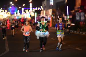 BIB: 7683, 5097, 43355
                            <button type="button" onclick="openModal(14338732)" class="btn btn-primary btn-sm float-right btn-popup" data-toggle="modal" data-target=".modal-high-quality">
                        <i class="fas fa-shopping-cart"></i> Add to Cart
                    </button>
                                            <button type="button" onclick="isThisMe(14338732, true)" class="btn btn-success btn-sm float-right btn-popup btn-isme hidden" data-toggle="tooltip" data-placement="bottom" title="นี่คือรูปของคุณใช่ไหม คลิกที่นี่เพื่อเอาเข้าอัลบั้ม">
                        <i class="fas fa-plus"></i> Add to album
                    </button>
                    <button type="button" onclick="isThisMe(14338732, false)" class="btn btn-warning btn-sm float-right btn-popup btn-isnotme hidden">
                        <i class="fas fa-ban"></i> Remove from album
                    </button>