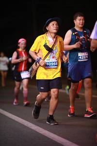 BIB: 42575, 40968
                            <button type="button" onclick="openModal(15677831)" class="btn btn-primary btn-sm float-right btn-popup" data-toggle="modal" data-target=".modal-high-quality">
                        <i class="fas fa-shopping-cart"></i> Add to Cart
                    </button>
                                            <button type="button" onclick="isThisMe(15677831, true)" class="btn btn-success btn-sm float-right btn-popup btn-isme hidden" data-toggle="tooltip" data-placement="bottom" title="นี่คือรูปของคุณใช่ไหม คลิกที่นี่เพื่อเอาเข้าอัลบั้ม">
                        <i class="fas fa-plus"></i> Add to album
                    </button>
                    <button type="button" onclick="isThisMe(15677831, false)" class="btn btn-warning btn-sm float-right btn-popup btn-isnotme hidden">
                        <i class="fas fa-ban"></i> Remove from album
                    </button>