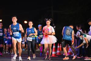 BIB: 275, 41811, 43298
                            <button type="button" onclick="openModal(14616449)" class="btn btn-primary btn-sm float-right btn-popup" data-toggle="modal" data-target=".modal-high-quality">
                        <i class="fas fa-shopping-cart"></i> Add to Cart
                    </button>
                                            <button type="button" onclick="isThisMe(14616449, true)" class="btn btn-success btn-sm float-right btn-popup btn-isme hidden" data-toggle="tooltip" data-placement="bottom" title="นี่คือรูปของคุณใช่ไหม คลิกที่นี่เพื่อเอาเข้าอัลบั้ม">
                        <i class="fas fa-plus"></i> Add to album
                    </button>
                    <button type="button" onclick="isThisMe(14616449, false)" class="btn btn-warning btn-sm float-right btn-popup btn-isnotme hidden">
                        <i class="fas fa-ban"></i> Remove from album
                    </button>