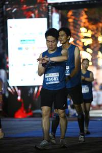 BIB: 45681, 770
                            <button type="button" onclick="openModal(15353332)" class="btn btn-primary btn-sm float-right btn-popup" data-toggle="modal" data-target=".modal-high-quality">
                        <i class="fas fa-shopping-cart"></i> Add to Cart
                    </button>
                                            <button type="button" onclick="isThisMe(15353332, true)" class="btn btn-success btn-sm float-right btn-popup btn-isme hidden" data-toggle="tooltip" data-placement="bottom" title="นี่คือรูปของคุณใช่ไหม คลิกที่นี่เพื่อเอาเข้าอัลบั้ม">
                        <i class="fas fa-plus"></i> Add to album
                    </button>
                    <button type="button" onclick="isThisMe(15353332, false)" class="btn btn-warning btn-sm float-right btn-popup btn-isnotme hidden">
                        <i class="fas fa-ban"></i> Remove from album
                    </button>