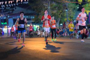 BIB: 0237, 201
                            <button type="button" onclick="openModal(15054336)" class="btn btn-primary btn-sm float-right btn-popup" data-toggle="modal" data-target=".modal-high-quality">
                        <i class="fas fa-shopping-cart"></i> Add to Cart
                    </button>
                                            <button type="button" onclick="isThisMe(15054336, true)" class="btn btn-success btn-sm float-right btn-popup btn-isme hidden" data-toggle="tooltip" data-placement="bottom" title="นี่คือรูปของคุณใช่ไหม คลิกที่นี่เพื่อเอาเข้าอัลบั้ม">
                        <i class="fas fa-plus"></i> Add to album
                    </button>
                    <button type="button" onclick="isThisMe(15054336, false)" class="btn btn-warning btn-sm float-right btn-popup btn-isnotme hidden">
                        <i class="fas fa-ban"></i> Remove from album
                    </button>