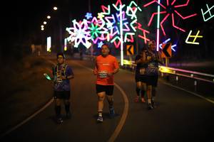 BIB: 400, 46265
                            <button type="button" onclick="openModal(15250373)" class="btn btn-primary btn-sm float-right btn-popup" data-toggle="modal" data-target=".modal-high-quality">
                        <i class="fas fa-shopping-cart"></i> Add to Cart
                    </button>
                                            <button type="button" onclick="isThisMe(15250373, true)" class="btn btn-success btn-sm float-right btn-popup btn-isme hidden" data-toggle="tooltip" data-placement="bottom" title="นี่คือรูปของคุณใช่ไหม คลิกที่นี่เพื่อเอาเข้าอัลบั้ม">
                        <i class="fas fa-plus"></i> Add to album
                    </button>
                    <button type="button" onclick="isThisMe(15250373, false)" class="btn btn-warning btn-sm float-right btn-popup btn-isnotme hidden">
                        <i class="fas fa-ban"></i> Remove from album
                    </button>