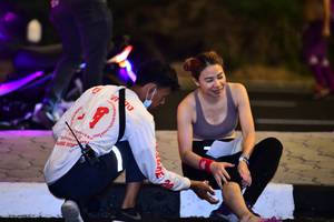 BIB: 43351
                            <button type="button" onclick="openModal(13779399)" class="btn btn-primary btn-sm float-right btn-popup" data-toggle="modal" data-target=".modal-high-quality">
                        <i class="fas fa-shopping-cart"></i> Add to Cart
                    </button>
                                            <button type="button" onclick="isThisMe(13779399, true)" class="btn btn-success btn-sm float-right btn-popup btn-isme hidden" data-toggle="tooltip" data-placement="bottom" title="นี่คือรูปของคุณใช่ไหม คลิกที่นี่เพื่อเอาเข้าอัลบั้ม">
                        <i class="fas fa-plus"></i> Add to album
                    </button>
                    <button type="button" onclick="isThisMe(13779399, false)" class="btn btn-warning btn-sm float-right btn-popup btn-isnotme hidden">
                        <i class="fas fa-ban"></i> Remove from album
                    </button>