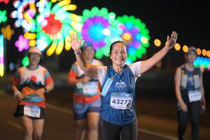 BIB: 021, 43272
                            <button type="button" onclick="openModal(14112056)" class="btn btn-primary btn-sm float-right btn-popup" data-toggle="modal" data-target=".modal-high-quality">
                        <i class="fas fa-shopping-cart"></i> Add to Cart
                    </button>
                                            <button type="button" onclick="isThisMe(14112056, true)" class="btn btn-success btn-sm float-right btn-popup btn-isme hidden" data-toggle="tooltip" data-placement="bottom" title="นี่คือรูปของคุณใช่ไหม คลิกที่นี่เพื่อเอาเข้าอัลบั้ม">
                        <i class="fas fa-plus"></i> Add to album
                    </button>
                    <button type="button" onclick="isThisMe(14112056, false)" class="btn btn-warning btn-sm float-right btn-popup btn-isnotme hidden">
                        <i class="fas fa-ban"></i> Remove from album
                    </button>