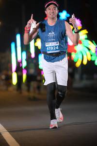 BIB: 41924
                            <button type="button" onclick="openModal(13986564)" class="btn btn-primary btn-sm float-right btn-popup" data-toggle="modal" data-target=".modal-high-quality">
                        <i class="fas fa-shopping-cart"></i> Add to Cart
                    </button>
                                            <button type="button" onclick="isThisMe(13986564, true)" class="btn btn-success btn-sm float-right btn-popup btn-isme hidden" data-toggle="tooltip" data-placement="bottom" title="นี่คือรูปของคุณใช่ไหม คลิกที่นี่เพื่อเอาเข้าอัลบั้ม">
                        <i class="fas fa-plus"></i> Add to album
                    </button>
                    <button type="button" onclick="isThisMe(13986564, false)" class="btn btn-warning btn-sm float-right btn-popup btn-isnotme hidden">
                        <i class="fas fa-ban"></i> Remove from album
                    </button>