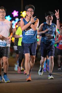 BIB: 46852, 46854, 1937
                            <button type="button" onclick="openModal(13967715)" class="btn btn-primary btn-sm float-right btn-popup" data-toggle="modal" data-target=".modal-high-quality">
                        <i class="fas fa-shopping-cart"></i> Add to Cart
                    </button>
                                            <button type="button" onclick="isThisMe(13967715, true)" class="btn btn-success btn-sm float-right btn-popup btn-isme hidden" data-toggle="tooltip" data-placement="bottom" title="นี่คือรูปของคุณใช่ไหม คลิกที่นี่เพื่อเอาเข้าอัลบั้ม">
                        <i class="fas fa-plus"></i> Add to album
                    </button>
                    <button type="button" onclick="isThisMe(13967715, false)" class="btn btn-warning btn-sm float-right btn-popup btn-isnotme hidden">
                        <i class="fas fa-ban"></i> Remove from album
                    </button>