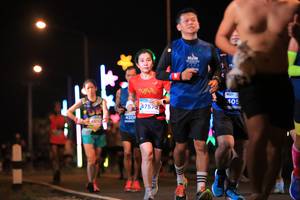 BIB: 105, 475, 4200
                            <button type="button" onclick="openModal(14594506)" class="btn btn-primary btn-sm float-right btn-popup" data-toggle="modal" data-target=".modal-high-quality">
                        <i class="fas fa-shopping-cart"></i> Add to Cart
                    </button>
                                            <button type="button" onclick="isThisMe(14594506, true)" class="btn btn-success btn-sm float-right btn-popup btn-isme hidden" data-toggle="tooltip" data-placement="bottom" title="นี่คือรูปของคุณใช่ไหม คลิกที่นี่เพื่อเอาเข้าอัลบั้ม">
                        <i class="fas fa-plus"></i> Add to album
                    </button>
                    <button type="button" onclick="isThisMe(14594506, false)" class="btn btn-warning btn-sm float-right btn-popup btn-isnotme hidden">
                        <i class="fas fa-ban"></i> Remove from album
                    </button>