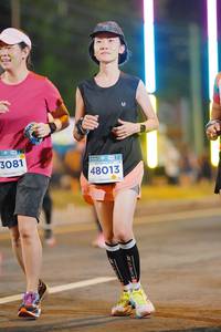 BIB: 3081, 48013
                            <button type="button" onclick="openModal(14918617)" class="btn btn-primary btn-sm float-right btn-popup" data-toggle="modal" data-target=".modal-high-quality">
                        <i class="fas fa-shopping-cart"></i> Add to Cart
                    </button>
                                            <button type="button" onclick="isThisMe(14918617, true)" class="btn btn-success btn-sm float-right btn-popup btn-isme hidden" data-toggle="tooltip" data-placement="bottom" title="นี่คือรูปของคุณใช่ไหม คลิกที่นี่เพื่อเอาเข้าอัลบั้ม">
                        <i class="fas fa-plus"></i> Add to album
                    </button>
                    <button type="button" onclick="isThisMe(14918617, false)" class="btn btn-warning btn-sm float-right btn-popup btn-isnotme hidden">
                        <i class="fas fa-ban"></i> Remove from album
                    </button>