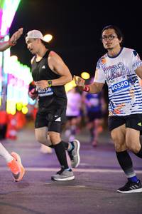 BIB: 236, 40580
                            <button type="button" onclick="openModal(14292727)" class="btn btn-primary btn-sm float-right btn-popup" data-toggle="modal" data-target=".modal-high-quality">
                        <i class="fas fa-shopping-cart"></i> Add to Cart
                    </button>
                                            <button type="button" onclick="isThisMe(14292727, true)" class="btn btn-success btn-sm float-right btn-popup btn-isme hidden" data-toggle="tooltip" data-placement="bottom" title="นี่คือรูปของคุณใช่ไหม คลิกที่นี่เพื่อเอาเข้าอัลบั้ม">
                        <i class="fas fa-plus"></i> Add to album
                    </button>
                    <button type="button" onclick="isThisMe(14292727, false)" class="btn btn-warning btn-sm float-right btn-popup btn-isnotme hidden">
                        <i class="fas fa-ban"></i> Remove from album
                    </button>