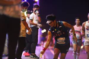 BIB: 574, 42014
                            <button type="button" onclick="openModal(15487302)" class="btn btn-primary btn-sm float-right btn-popup" data-toggle="modal" data-target=".modal-high-quality">
                        <i class="fas fa-shopping-cart"></i> Add to Cart
                    </button>
                                            <button type="button" onclick="isThisMe(15487302, true)" class="btn btn-success btn-sm float-right btn-popup btn-isme hidden" data-toggle="tooltip" data-placement="bottom" title="นี่คือรูปของคุณใช่ไหม คลิกที่นี่เพื่อเอาเข้าอัลบั้ม">
                        <i class="fas fa-plus"></i> Add to album
                    </button>
                    <button type="button" onclick="isThisMe(15487302, false)" class="btn btn-warning btn-sm float-right btn-popup btn-isnotme hidden">
                        <i class="fas fa-ban"></i> Remove from album
                    </button>