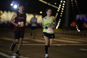 BIB: 0334, 28837
                            <button type="button" onclick="openModal(15689936)" class="btn btn-primary btn-sm float-right btn-popup" data-toggle="modal" data-target=".modal-high-quality">
                        <i class="fas fa-shopping-cart"></i> Add to Cart
                    </button>
                                            <button type="button" onclick="isThisMe(15689936, true)" class="btn btn-success btn-sm float-right btn-popup btn-isme hidden" data-toggle="tooltip" data-placement="bottom" title="นี่คือรูปของคุณใช่ไหม คลิกที่นี่เพื่อเอาเข้าอัลบั้ม">
                        <i class="fas fa-plus"></i> Add to album
                    </button>
                    <button type="button" onclick="isThisMe(15689936, false)" class="btn btn-warning btn-sm float-right btn-popup btn-isnotme hidden">
                        <i class="fas fa-ban"></i> Remove from album
                    </button>