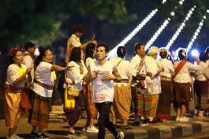 BIB: 25360
                            <button type="button" onclick="openModal(15183535)" class="btn btn-primary btn-sm float-right btn-popup" data-toggle="modal" data-target=".modal-high-quality">
                        <i class="fas fa-shopping-cart"></i> Add to Cart
                    </button>
                                            <button type="button" onclick="isThisMe(15183535, true)" class="btn btn-success btn-sm float-right btn-popup btn-isme hidden" data-toggle="tooltip" data-placement="bottom" title="นี่คือรูปของคุณใช่ไหม คลิกที่นี่เพื่อเอาเข้าอัลบั้ม">
                        <i class="fas fa-plus"></i> Add to album
                    </button>
                    <button type="button" onclick="isThisMe(15183535, false)" class="btn btn-warning btn-sm float-right btn-popup btn-isnotme hidden">
                        <i class="fas fa-ban"></i> Remove from album
                    </button>