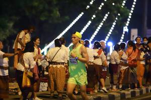 BIB: 42110
                            <button type="button" onclick="openModal(15184055)" class="btn btn-primary btn-sm float-right btn-popup" data-toggle="modal" data-target=".modal-high-quality">
                        <i class="fas fa-shopping-cart"></i> Add to Cart
                    </button>
                                            <button type="button" onclick="isThisMe(15184055, true)" class="btn btn-success btn-sm float-right btn-popup btn-isme hidden" data-toggle="tooltip" data-placement="bottom" title="นี่คือรูปของคุณใช่ไหม คลิกที่นี่เพื่อเอาเข้าอัลบั้ม">
                        <i class="fas fa-plus"></i> Add to album
                    </button>
                    <button type="button" onclick="isThisMe(15184055, false)" class="btn btn-warning btn-sm float-right btn-popup btn-isnotme hidden">
                        <i class="fas fa-ban"></i> Remove from album
                    </button>