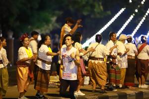 BIB: 25360
                            <button type="button" onclick="openModal(15183556)" class="btn btn-primary btn-sm float-right btn-popup" data-toggle="modal" data-target=".modal-high-quality">
                        <i class="fas fa-shopping-cart"></i> Add to Cart
                    </button>
                                            <button type="button" onclick="isThisMe(15183556, true)" class="btn btn-success btn-sm float-right btn-popup btn-isme hidden" data-toggle="tooltip" data-placement="bottom" title="นี่คือรูปของคุณใช่ไหม คลิกที่นี่เพื่อเอาเข้าอัลบั้ม">
                        <i class="fas fa-plus"></i> Add to album
                    </button>
                    <button type="button" onclick="isThisMe(15183556, false)" class="btn btn-warning btn-sm float-right btn-popup btn-isnotme hidden">
                        <i class="fas fa-ban"></i> Remove from album
                    </button>