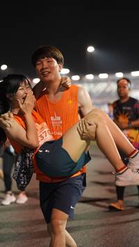 BIB: 370
                            <button type="button" onclick="openModal(14328333)" class="btn btn-primary btn-sm float-right btn-popup" data-toggle="modal" data-target=".modal-high-quality">
                        <i class="fas fa-shopping-cart"></i> Add to Cart
                    </button>
                                            <button type="button" onclick="isThisMe(14328333, true)" class="btn btn-success btn-sm float-right btn-popup btn-isme hidden" data-toggle="tooltip" data-placement="bottom" title="นี่คือรูปของคุณใช่ไหม คลิกที่นี่เพื่อเอาเข้าอัลบั้ม">
                        <i class="fas fa-plus"></i> Add to album
                    </button>
                    <button type="button" onclick="isThisMe(14328333, false)" class="btn btn-warning btn-sm float-right btn-popup btn-isnotme hidden">
                        <i class="fas fa-ban"></i> Remove from album
                    </button>