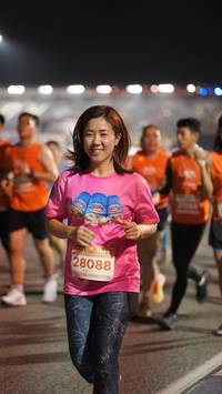 BIB: 28088
                            <button type="button" onclick="openModal(14311957)" class="btn btn-primary btn-sm float-right btn-popup" data-toggle="modal" data-target=".modal-high-quality">
                        <i class="fas fa-shopping-cart"></i> Add to Cart
                    </button>
                                            <button type="button" onclick="isThisMe(14311957, true)" class="btn btn-success btn-sm float-right btn-popup btn-isme hidden" data-toggle="tooltip" data-placement="bottom" title="นี่คือรูปของคุณใช่ไหม คลิกที่นี่เพื่อเอาเข้าอัลบั้ม">
                        <i class="fas fa-plus"></i> Add to album
                    </button>
                    <button type="button" onclick="isThisMe(14311957, false)" class="btn btn-warning btn-sm float-right btn-popup btn-isnotme hidden">
                        <i class="fas fa-ban"></i> Remove from album
                    </button>