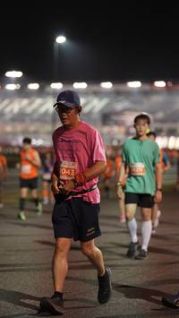 BIB: 1043
                            <button type="button" onclick="openModal(14307995)" class="btn btn-primary btn-sm float-right btn-popup" data-toggle="modal" data-target=".modal-high-quality">
                        <i class="fas fa-shopping-cart"></i> Add to Cart
                    </button>
                                            <button type="button" onclick="isThisMe(14307995, true)" class="btn btn-success btn-sm float-right btn-popup btn-isme hidden" data-toggle="tooltip" data-placement="bottom" title="นี่คือรูปของคุณใช่ไหม คลิกที่นี่เพื่อเอาเข้าอัลบั้ม">
                        <i class="fas fa-plus"></i> Add to album
                    </button>
                    <button type="button" onclick="isThisMe(14307995, false)" class="btn btn-warning btn-sm float-right btn-popup btn-isnotme hidden">
                        <i class="fas fa-ban"></i> Remove from album
                    </button>