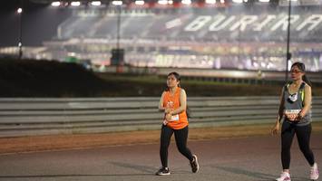 BIB: 203
                            <button type="button" onclick="openModal(14333636)" class="btn btn-primary btn-sm float-right btn-popup" data-toggle="modal" data-target=".modal-high-quality">
                        <i class="fas fa-shopping-cart"></i> Add to Cart
                    </button>
                                            <button type="button" onclick="isThisMe(14333636, true)" class="btn btn-success btn-sm float-right btn-popup btn-isme hidden" data-toggle="tooltip" data-placement="bottom" title="นี่คือรูปของคุณใช่ไหม คลิกที่นี่เพื่อเอาเข้าอัลบั้ม">
                        <i class="fas fa-plus"></i> Add to album
                    </button>
                    <button type="button" onclick="isThisMe(14333636, false)" class="btn btn-warning btn-sm float-right btn-popup btn-isnotme hidden">
                        <i class="fas fa-ban"></i> Remove from album
                    </button>