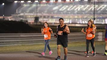 BIB: 912, 91201
                            <button type="button" onclick="openModal(14334418)" class="btn btn-primary btn-sm float-right btn-popup" data-toggle="modal" data-target=".modal-high-quality">
                        <i class="fas fa-shopping-cart"></i> Add to Cart
                    </button>
                                            <button type="button" onclick="isThisMe(14334418, true)" class="btn btn-success btn-sm float-right btn-popup btn-isme hidden" data-toggle="tooltip" data-placement="bottom" title="นี่คือรูปของคุณใช่ไหม คลิกที่นี่เพื่อเอาเข้าอัลบั้ม">
                        <i class="fas fa-plus"></i> Add to album
                    </button>
                    <button type="button" onclick="isThisMe(14334418, false)" class="btn btn-warning btn-sm float-right btn-popup btn-isnotme hidden">
                        <i class="fas fa-ban"></i> Remove from album
                    </button>