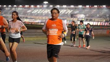 BIB: 762, 99213
                            <button type="button" onclick="openModal(14323520)" class="btn btn-primary btn-sm float-right btn-popup" data-toggle="modal" data-target=".modal-high-quality">
                        <i class="fas fa-shopping-cart"></i> Add to Cart
                    </button>
                                            <button type="button" onclick="isThisMe(14323520, true)" class="btn btn-success btn-sm float-right btn-popup btn-isme hidden" data-toggle="tooltip" data-placement="bottom" title="นี่คือรูปของคุณใช่ไหม คลิกที่นี่เพื่อเอาเข้าอัลบั้ม">
                        <i class="fas fa-plus"></i> Add to album
                    </button>
                    <button type="button" onclick="isThisMe(14323520, false)" class="btn btn-warning btn-sm float-right btn-popup btn-isnotme hidden">
                        <i class="fas fa-ban"></i> Remove from album
                    </button>