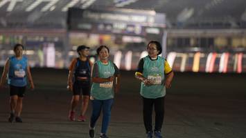 BIB: 0405, 0761
                            <button type="button" onclick="openModal(14360212)" class="btn btn-primary btn-sm float-right btn-popup" data-toggle="modal" data-target=".modal-high-quality">
                        <i class="fas fa-shopping-cart"></i> Add to Cart
                    </button>
                                            <button type="button" onclick="isThisMe(14360212, true)" class="btn btn-success btn-sm float-right btn-popup btn-isme hidden" data-toggle="tooltip" data-placement="bottom" title="นี่คือรูปของคุณใช่ไหม คลิกที่นี่เพื่อเอาเข้าอัลบั้ม">
                        <i class="fas fa-plus"></i> Add to album
                    </button>
                    <button type="button" onclick="isThisMe(14360212, false)" class="btn btn-warning btn-sm float-right btn-popup btn-isnotme hidden">
                        <i class="fas fa-ban"></i> Remove from album
                    </button>