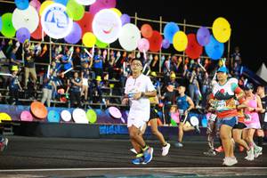 BIB: 975
                            <button type="button" onclick="openModal(15066162)" class="btn btn-primary btn-sm float-right btn-popup" data-toggle="modal" data-target=".modal-high-quality">
                        <i class="fas fa-shopping-cart"></i> Add to Cart
                    </button>
                                            <button type="button" onclick="isThisMe(15066162, true)" class="btn btn-success btn-sm float-right btn-popup btn-isme hidden" data-toggle="tooltip" data-placement="bottom" title="นี่คือรูปของคุณใช่ไหม คลิกที่นี่เพื่อเอาเข้าอัลบั้ม">
                        <i class="fas fa-plus"></i> Add to album
                    </button>
                    <button type="button" onclick="isThisMe(15066162, false)" class="btn btn-warning btn-sm float-right btn-popup btn-isnotme hidden">
                        <i class="fas fa-ban"></i> Remove from album
                    </button>