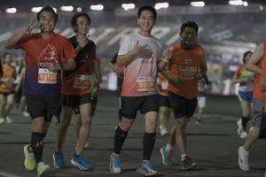BIB: 21092, 28214
                            <button type="button" onclick="openModal(14053706)" class="btn btn-primary btn-sm float-right btn-popup" data-toggle="modal" data-target=".modal-high-quality">
                        <i class="fas fa-shopping-cart"></i> Add to Cart
                    </button>
                                            <button type="button" onclick="isThisMe(14053706, true)" class="btn btn-success btn-sm float-right btn-popup btn-isme hidden" data-toggle="tooltip" data-placement="bottom" title="นี่คือรูปของคุณใช่ไหม คลิกที่นี่เพื่อเอาเข้าอัลบั้ม">
                        <i class="fas fa-plus"></i> Add to album
                    </button>
                    <button type="button" onclick="isThisMe(14053706, false)" class="btn btn-warning btn-sm float-right btn-popup btn-isnotme hidden">
                        <i class="fas fa-ban"></i> Remove from album
                    </button>