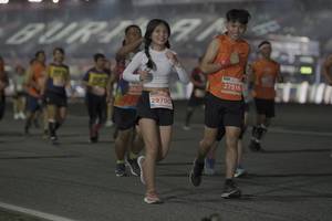 BIB: 28319
                            <button type="button" onclick="openModal(14077027)" class="btn btn-primary btn-sm float-right btn-popup" data-toggle="modal" data-target=".modal-high-quality">
                        <i class="fas fa-shopping-cart"></i> Add to Cart
                    </button>
                                            <button type="button" onclick="isThisMe(14077027, true)" class="btn btn-success btn-sm float-right btn-popup btn-isme hidden" data-toggle="tooltip" data-placement="bottom" title="นี่คือรูปของคุณใช่ไหม คลิกที่นี่เพื่อเอาเข้าอัลบั้ม">
                        <i class="fas fa-plus"></i> Add to album
                    </button>
                    <button type="button" onclick="isThisMe(14077027, false)" class="btn btn-warning btn-sm float-right btn-popup btn-isnotme hidden">
                        <i class="fas fa-ban"></i> Remove from album
                    </button>