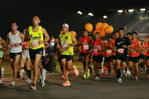 BIB: 742, 2571, 95016
                            <button type="button" onclick="openModal(13913053)" class="btn btn-primary btn-sm float-right btn-popup" data-toggle="modal" data-target=".modal-high-quality">
                        <i class="fas fa-shopping-cart"></i> Add to Cart
                    </button>
                                            <button type="button" onclick="isThisMe(13913053, true)" class="btn btn-success btn-sm float-right btn-popup btn-isme hidden" data-toggle="tooltip" data-placement="bottom" title="นี่คือรูปของคุณใช่ไหม คลิกที่นี่เพื่อเอาเข้าอัลบั้ม">
                        <i class="fas fa-plus"></i> Add to album
                    </button>
                    <button type="button" onclick="isThisMe(13913053, false)" class="btn btn-warning btn-sm float-right btn-popup btn-isnotme hidden">
                        <i class="fas fa-ban"></i> Remove from album
                    </button>