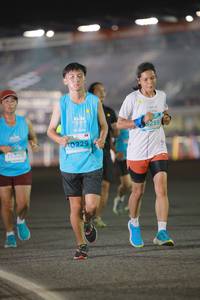 BIB: 259, 0229, 15326
                            <button type="button" onclick="openModal(14180639)" class="btn btn-primary btn-sm float-right btn-popup" data-toggle="modal" data-target=".modal-high-quality">
                        <i class="fas fa-shopping-cart"></i> Add to Cart
                    </button>
                                            <button type="button" onclick="isThisMe(14180639, true)" class="btn btn-success btn-sm float-right btn-popup btn-isme hidden" data-toggle="tooltip" data-placement="bottom" title="นี่คือรูปของคุณใช่ไหม คลิกที่นี่เพื่อเอาเข้าอัลบั้ม">
                        <i class="fas fa-plus"></i> Add to album
                    </button>
                    <button type="button" onclick="isThisMe(14180639, false)" class="btn btn-warning btn-sm float-right btn-popup btn-isnotme hidden">
                        <i class="fas fa-ban"></i> Remove from album
                    </button>