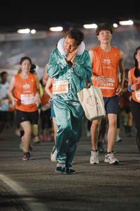 BIB: 2259, 145
                            <button type="button" onclick="openModal(14110258)" class="btn btn-primary btn-sm float-right btn-popup" data-toggle="modal" data-target=".modal-high-quality">
                        <i class="fas fa-shopping-cart"></i> Add to Cart
                    </button>
                                            <button type="button" onclick="isThisMe(14110258, true)" class="btn btn-success btn-sm float-right btn-popup btn-isme hidden" data-toggle="tooltip" data-placement="bottom" title="นี่คือรูปของคุณใช่ไหม คลิกที่นี่เพื่อเอาเข้าอัลบั้ม">
                        <i class="fas fa-plus"></i> Add to album
                    </button>
                    <button type="button" onclick="isThisMe(14110258, false)" class="btn btn-warning btn-sm float-right btn-popup btn-isnotme hidden">
                        <i class="fas fa-ban"></i> Remove from album
                    </button>