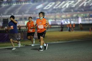 BIB: 28221
                            <button type="button" onclick="openModal(14550421)" class="btn btn-primary btn-sm float-right btn-popup" data-toggle="modal" data-target=".modal-high-quality">
                        <i class="fas fa-shopping-cart"></i> Add to Cart
                    </button>
                                            <button type="button" onclick="isThisMe(14550421, true)" class="btn btn-success btn-sm float-right btn-popup btn-isme hidden" data-toggle="tooltip" data-placement="bottom" title="นี่คือรูปของคุณใช่ไหม คลิกที่นี่เพื่อเอาเข้าอัลบั้ม">
                        <i class="fas fa-plus"></i> Add to album
                    </button>
                    <button type="button" onclick="isThisMe(14550421, false)" class="btn btn-warning btn-sm float-right btn-popup btn-isnotme hidden">
                        <i class="fas fa-ban"></i> Remove from album
                    </button>