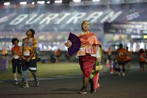 BIB: 1371, 27223
                            <button type="button" onclick="openModal(14545482)" class="btn btn-primary btn-sm float-right btn-popup" data-toggle="modal" data-target=".modal-high-quality">
                        <i class="fas fa-shopping-cart"></i> Add to Cart
                    </button>
                                            <button type="button" onclick="isThisMe(14545482, true)" class="btn btn-success btn-sm float-right btn-popup btn-isme hidden" data-toggle="tooltip" data-placement="bottom" title="นี่คือรูปของคุณใช่ไหม คลิกที่นี่เพื่อเอาเข้าอัลบั้ม">
                        <i class="fas fa-plus"></i> Add to album
                    </button>
                    <button type="button" onclick="isThisMe(14545482, false)" class="btn btn-warning btn-sm float-right btn-popup btn-isnotme hidden">
                        <i class="fas fa-ban"></i> Remove from album
                    </button>