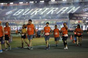 BIB: 4526, 22875, 673
                            <button type="button" onclick="openModal(14543226)" class="btn btn-primary btn-sm float-right btn-popup" data-toggle="modal" data-target=".modal-high-quality">
                        <i class="fas fa-shopping-cart"></i> Add to Cart
                    </button>
                                            <button type="button" onclick="isThisMe(14543226, true)" class="btn btn-success btn-sm float-right btn-popup btn-isme hidden" data-toggle="tooltip" data-placement="bottom" title="นี่คือรูปของคุณใช่ไหม คลิกที่นี่เพื่อเอาเข้าอัลบั้ม">
                        <i class="fas fa-plus"></i> Add to album
                    </button>
                    <button type="button" onclick="isThisMe(14543226, false)" class="btn btn-warning btn-sm float-right btn-popup btn-isnotme hidden">
                        <i class="fas fa-ban"></i> Remove from album
                    </button>