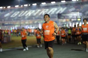 BIB: 20130
                            <button type="button" onclick="openModal(14510591)" class="btn btn-primary btn-sm float-right btn-popup" data-toggle="modal" data-target=".modal-high-quality">
                        <i class="fas fa-shopping-cart"></i> Add to Cart
                    </button>
                                            <button type="button" onclick="isThisMe(14510591, true)" class="btn btn-success btn-sm float-right btn-popup btn-isme hidden" data-toggle="tooltip" data-placement="bottom" title="นี่คือรูปของคุณใช่ไหม คลิกที่นี่เพื่อเอาเข้าอัลบั้ม">
                        <i class="fas fa-plus"></i> Add to album
                    </button>
                    <button type="button" onclick="isThisMe(14510591, false)" class="btn btn-warning btn-sm float-right btn-popup btn-isnotme hidden">
                        <i class="fas fa-ban"></i> Remove from album
                    </button>