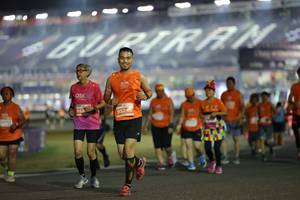 BIB: 952, 95246
                            <button type="button" onclick="openModal(14542651)" class="btn btn-primary btn-sm float-right btn-popup" data-toggle="modal" data-target=".modal-high-quality">
                        <i class="fas fa-shopping-cart"></i> Add to Cart
                    </button>
                                            <button type="button" onclick="isThisMe(14542651, true)" class="btn btn-success btn-sm float-right btn-popup btn-isme hidden" data-toggle="tooltip" data-placement="bottom" title="นี่คือรูปของคุณใช่ไหม คลิกที่นี่เพื่อเอาเข้าอัลบั้ม">
                        <i class="fas fa-plus"></i> Add to album
                    </button>
                    <button type="button" onclick="isThisMe(14542651, false)" class="btn btn-warning btn-sm float-right btn-popup btn-isnotme hidden">
                        <i class="fas fa-ban"></i> Remove from album
                    </button>