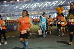 BIB: 97156
                            <button type="button" onclick="openModal(14504374)" class="btn btn-primary btn-sm float-right btn-popup" data-toggle="modal" data-target=".modal-high-quality">
                        <i class="fas fa-shopping-cart"></i> Add to Cart
                    </button>
                                            <button type="button" onclick="isThisMe(14504374, true)" class="btn btn-success btn-sm float-right btn-popup btn-isme hidden" data-toggle="tooltip" data-placement="bottom" title="นี่คือรูปของคุณใช่ไหม คลิกที่นี่เพื่อเอาเข้าอัลบั้ม">
                        <i class="fas fa-plus"></i> Add to album
                    </button>
                    <button type="button" onclick="isThisMe(14504374, false)" class="btn btn-warning btn-sm float-right btn-popup btn-isnotme hidden">
                        <i class="fas fa-ban"></i> Remove from album
                    </button>