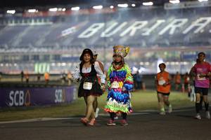 BIB: 3492
                            <button type="button" onclick="openModal(14541990)" class="btn btn-primary btn-sm float-right btn-popup" data-toggle="modal" data-target=".modal-high-quality">
                        <i class="fas fa-shopping-cart"></i> Add to Cart
                    </button>
                                            <button type="button" onclick="isThisMe(14541990, true)" class="btn btn-success btn-sm float-right btn-popup btn-isme hidden" data-toggle="tooltip" data-placement="bottom" title="นี่คือรูปของคุณใช่ไหม คลิกที่นี่เพื่อเอาเข้าอัลบั้ม">
                        <i class="fas fa-plus"></i> Add to album
                    </button>
                    <button type="button" onclick="isThisMe(14541990, false)" class="btn btn-warning btn-sm float-right btn-popup btn-isnotme hidden">
                        <i class="fas fa-ban"></i> Remove from album
                    </button>