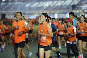 BIB: 95190
                            <button type="button" onclick="openModal(14408094)" class="btn btn-primary btn-sm float-right btn-popup" data-toggle="modal" data-target=".modal-high-quality">
                        <i class="fas fa-shopping-cart"></i> Add to Cart
                    </button>
                                            <button type="button" onclick="isThisMe(14408094, true)" class="btn btn-success btn-sm float-right btn-popup btn-isme hidden" data-toggle="tooltip" data-placement="bottom" title="นี่คือรูปของคุณใช่ไหม คลิกที่นี่เพื่อเอาเข้าอัลบั้ม">
                        <i class="fas fa-plus"></i> Add to album
                    </button>
                    <button type="button" onclick="isThisMe(14408094, false)" class="btn btn-warning btn-sm float-right btn-popup btn-isnotme hidden">
                        <i class="fas fa-ban"></i> Remove from album
                    </button>